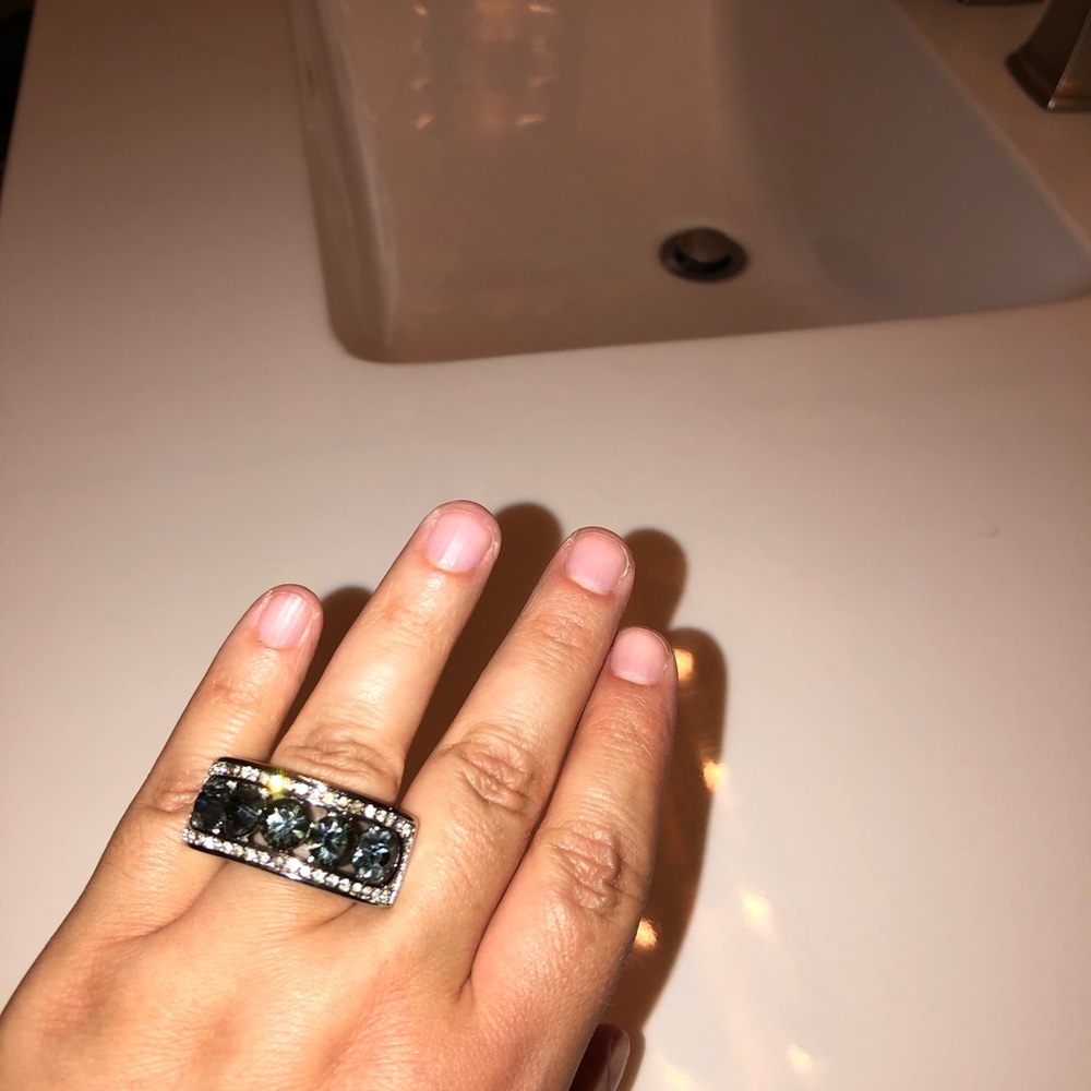 Beautiful ring size 9